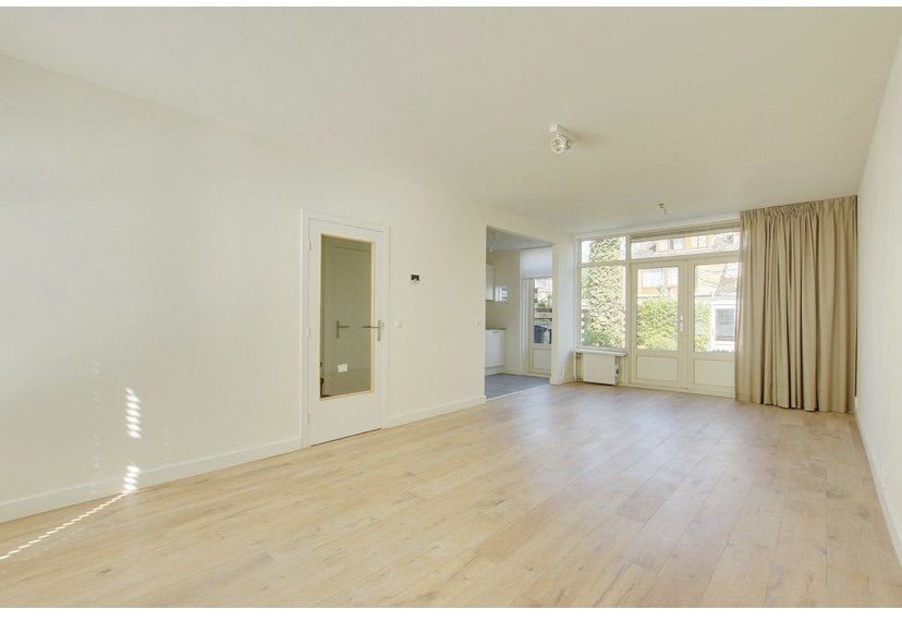 52945693.1634207530-382