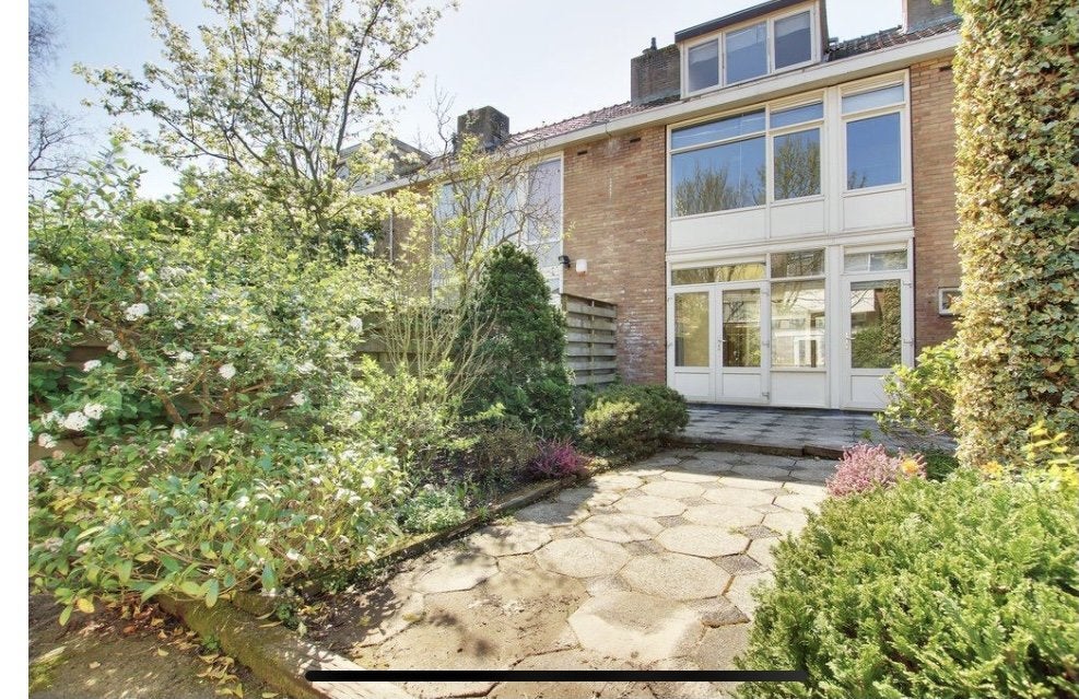 52945693.1634207530-947